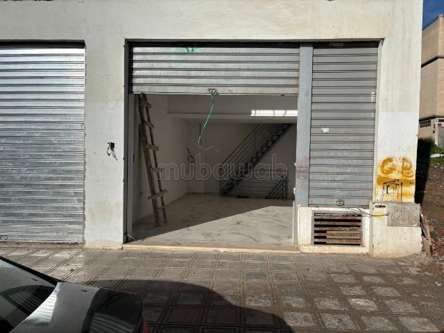 Local commercial à vendre à Victoria. Surface de 81 m²