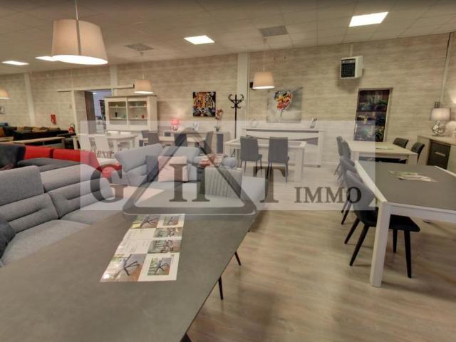 LOCAL COMMERCIAL À VENDRE – COULOMMIERS 77120