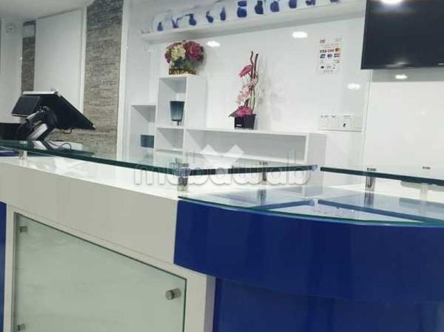 Local commercial à Vendre de 136.0 m² à Rabat, Haut Agdal