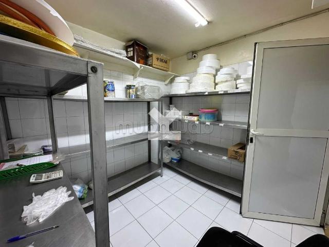 Local commercial à Vendre de 306.0 m² à Rabat, Souissi