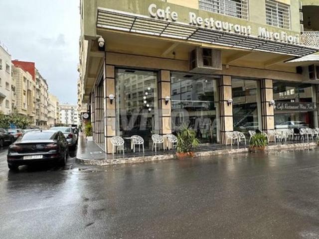 Local Commercial à Vendre pour Café équipé