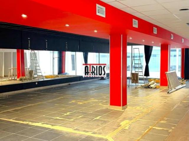 LOCAL COMMERCIAL EN PLEIN CENTRE VILLE DE 430m²+ 12 PLACES DE PARKING
