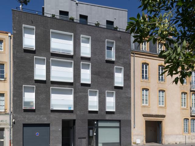 LOCAL COMMERCIAL / BUREAUX 4 pièces, 96 m²