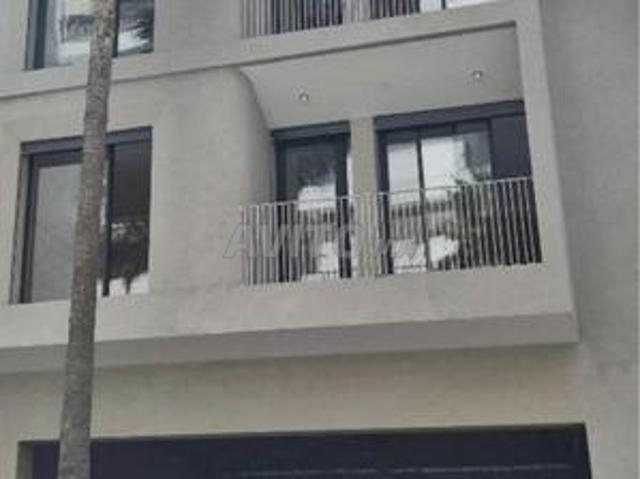 Local commercial brut à louer – Quartier Gauthier Casablanca