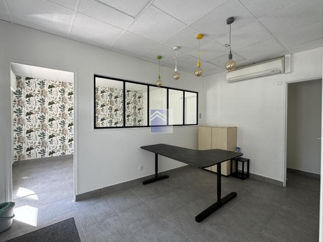 Local commercial Coeur de ville Charras 99m2