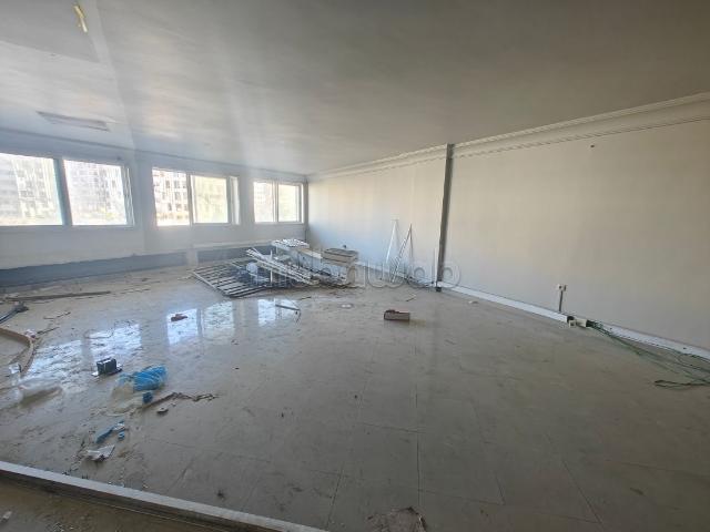 Local commercial de 300 m au bd Oum rabii