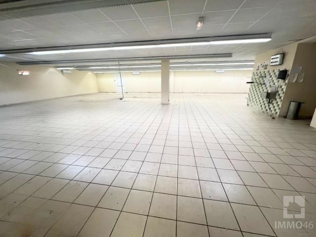 Local commercial de 400m² 411m² Cahors