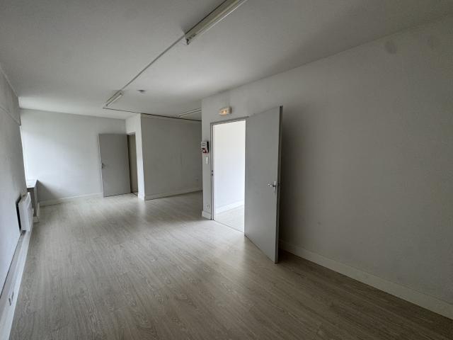 LOCAL COMMERCIAL DE 40 M2 COLOMBIER FONTAINE