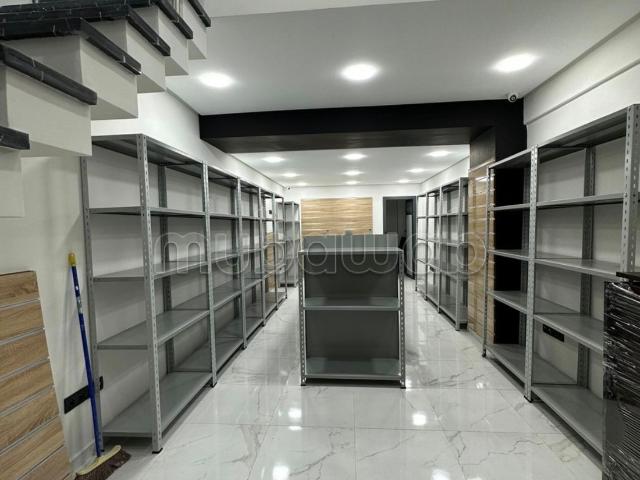 Local commercial de 67 m² Abdelmoumen