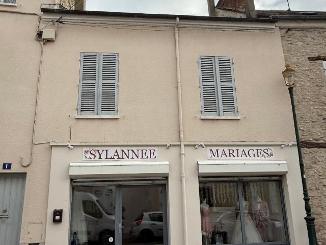 Local commercial de 72 m2 Emplacement idéal au cœur d’Étampe
