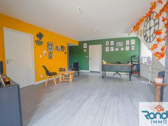 Local Commercial De 72 M2 Environ de type 3 76m² Gemeaux