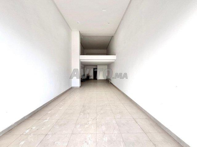 Local commercial de 95 m² à la vente à Abdelmoumen