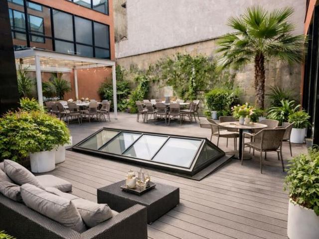 Local commercial d'environ 425.00 m2
