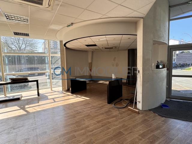 Local Commercial d'Exception 300 m2 Face au Parc de la Mairie à Dax