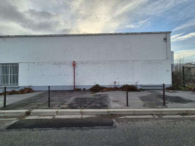 local commercial divisible en 3 locaux