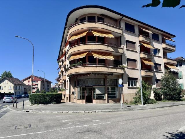 Local commercial et appartement de 2.5 pces