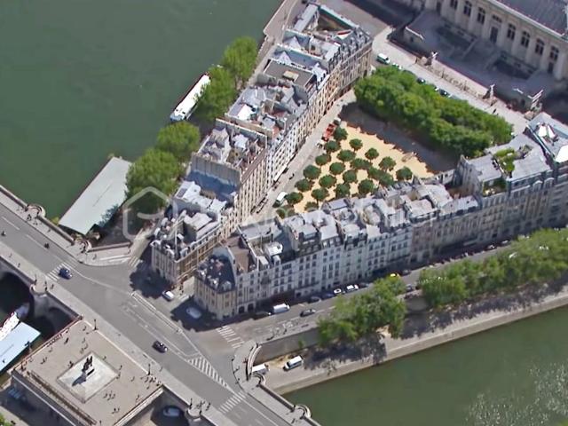 LOCAL COMMERCIAL EN DUPLEX A VENDRE RDC AVEC ENTRESOL PLACE DAUPHINE PARIS 1ER