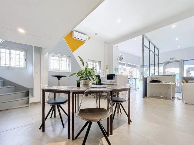 Local commercial en plein coeur de Saint Raphaël de plus de. 152m² Saint Raphaël