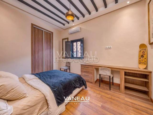 Local commercial en vente à Marrakech. Surface totale 200 m². Cuisine entièrement équipée