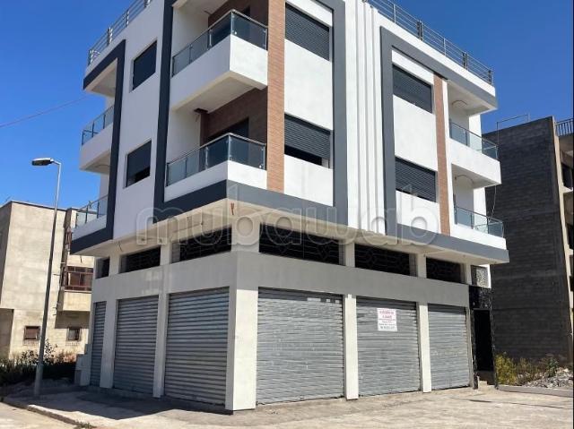 Local commercial en vente à Sidi Bouknadel. Superficie 120 m²