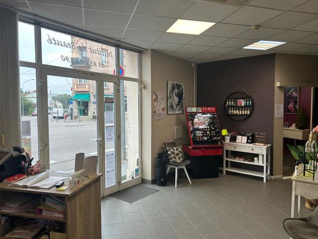 Local commercial entièrement rénové 117m² Chalon Sur Saône