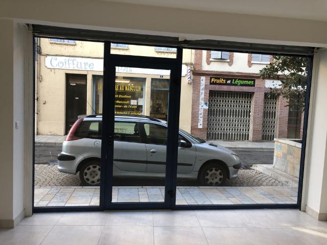 Local commercial Grande vitrine VILLEMUR/TARN centre