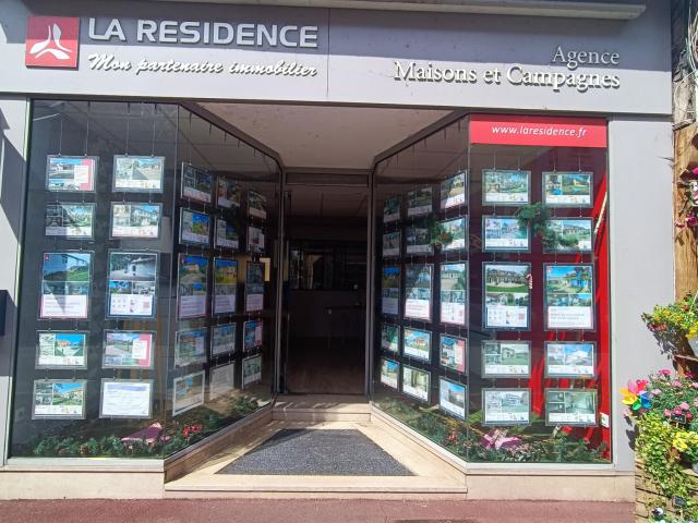LOCAL COMMERCIAL HYPER CENTRE PACY SUR EURE 40M2