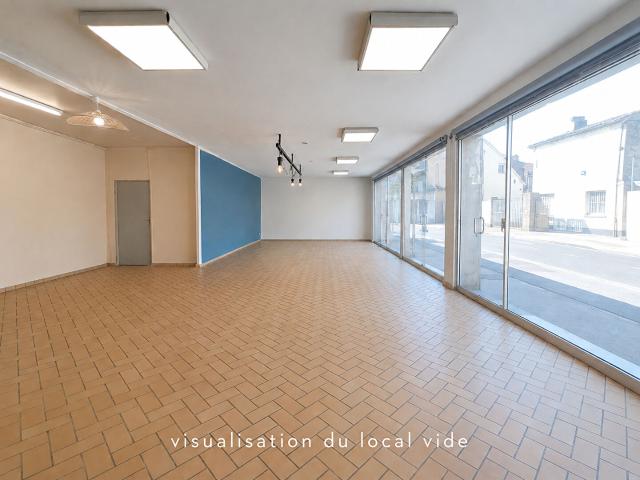 Local commercial Javrezac avec grand parking et vitrines