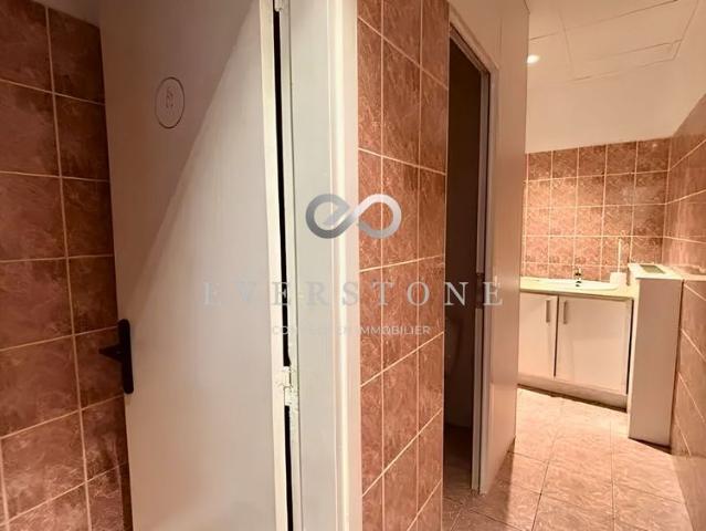 Local commercial Paris 105 m2