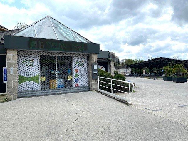 Local Commercial Plein Centre d Ville Malemort 295m2 Parking
