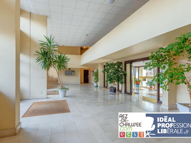 LOCAL COMMERCIAL POUR PROFESSIONS LIBERALES QUARTIER LE LUTH