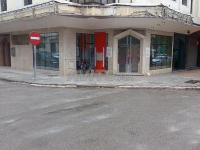 Local commercial près de consulat