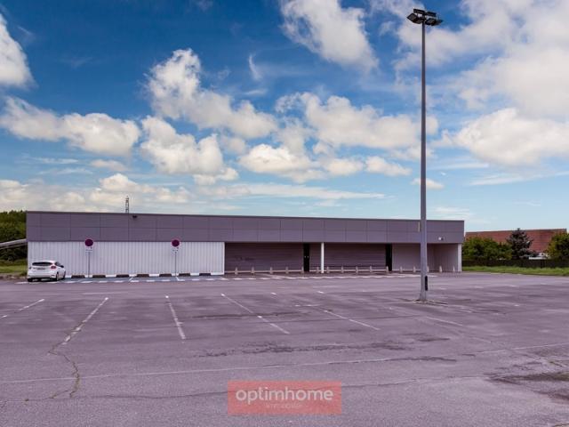 LOCAL COMMERCIAL / RETAIL PARK DE 1 707 M² – EMPLACEMENT EN ZONE COMMERCIALE