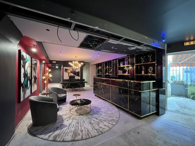 Local commercial supérieur à 200 m² Fort potentiel 222m² Paris 13ème