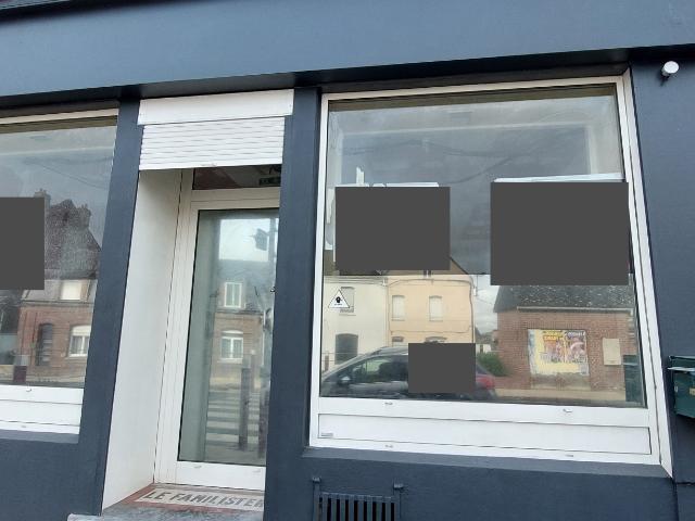 LOCAL COMMERCIAL SUR UN AXE TRES PASSANT