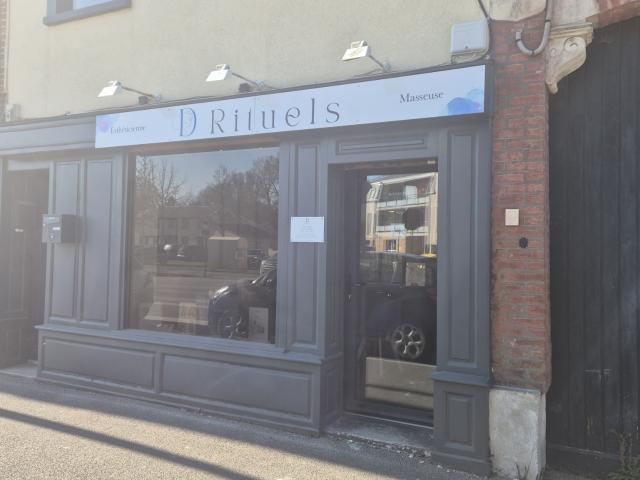 LOCAL COMMERCIAL SUR AXE PRINCIPAL DE SALOUEL