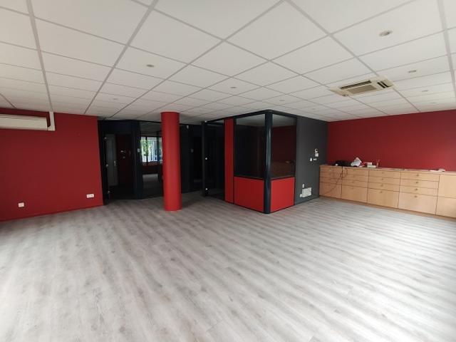 Local commercial Saint jean le blanc 5 piece s 153 m2