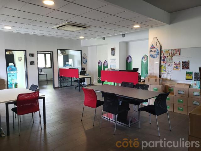 Local commercial Saint Paul 3 pièce s 150 m2