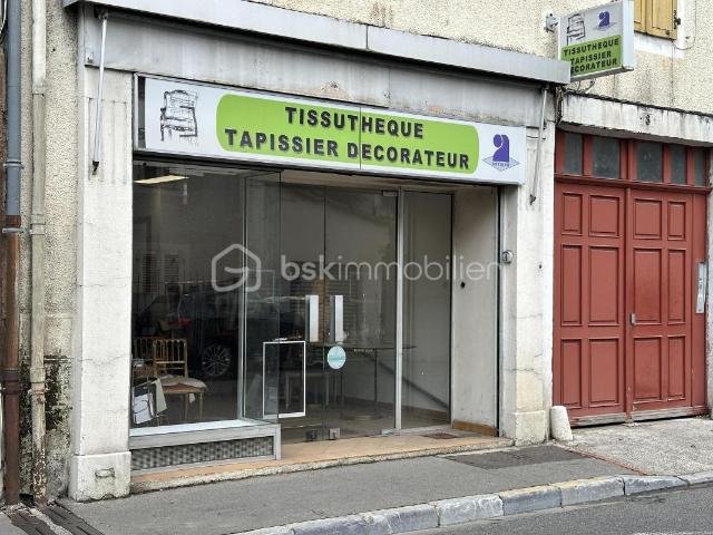 Local commercial spacieux de 79m² en plein centre ville: idéal pour votre activité professionnelle