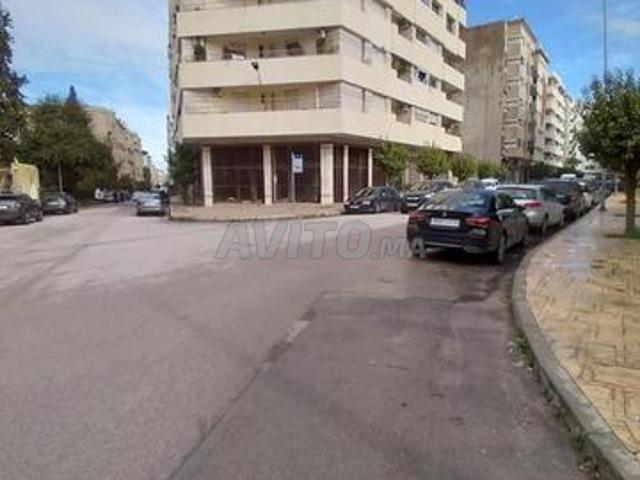 Local commercial très bien situé 3 Façades