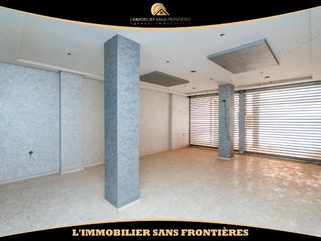 Local commercial vide à louer au quartier Charaf — 355 m²