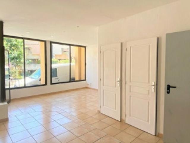 Local commercial 06560