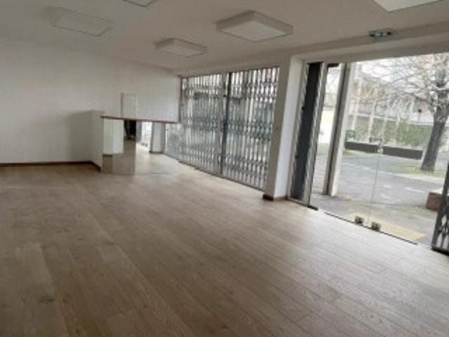 Local commercial 06560