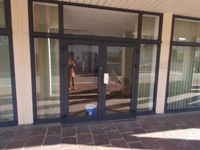 Local commercial 01220