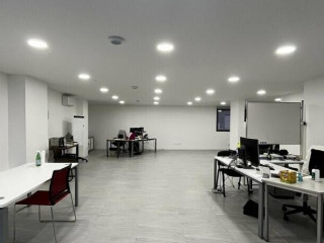 Local commercial 01480