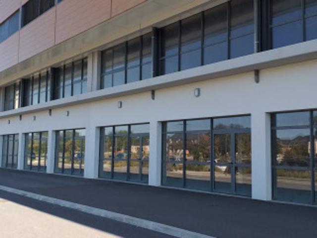 Local commercial 01630