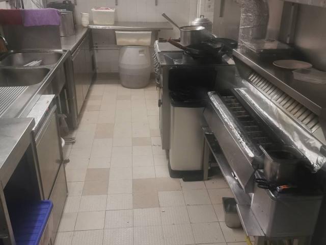 Local commercial 150 m²