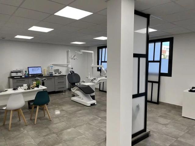 Local commercial 165m ²