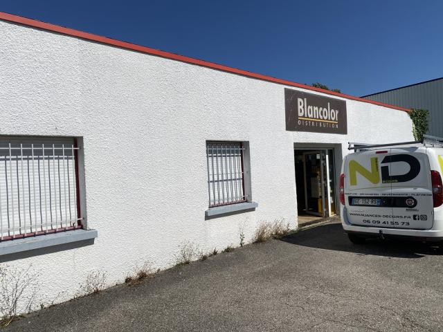 Local Commercial 181 m2 LE PARVIS 1