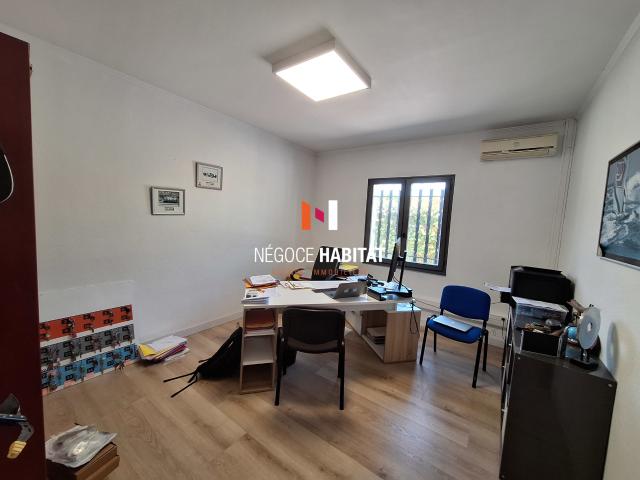 LOCAL COMMERCIAL 187M2 ZAC DE LA PETITE CAMARGUE LUNEL